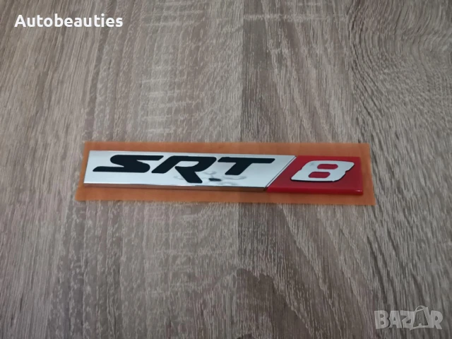 сребриста емблема Dodge SRT8