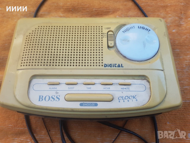 Радио часовник будилник с лампа и аларма BOSS, снимка 2 - Радиокасетофони, транзистори - 53447145