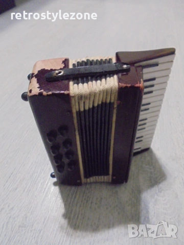 № 8441 Стар малък декоративен макет на акордеон – винтидж миниатюра  , снимка 6 - Други ценни предмети - 53058130