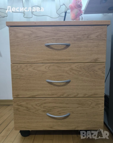 Шкаф с 3 чекмеджета на колелца
