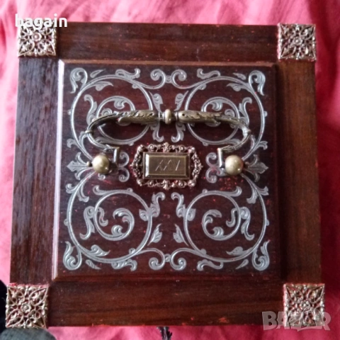 Уникална кутия с интарзии.