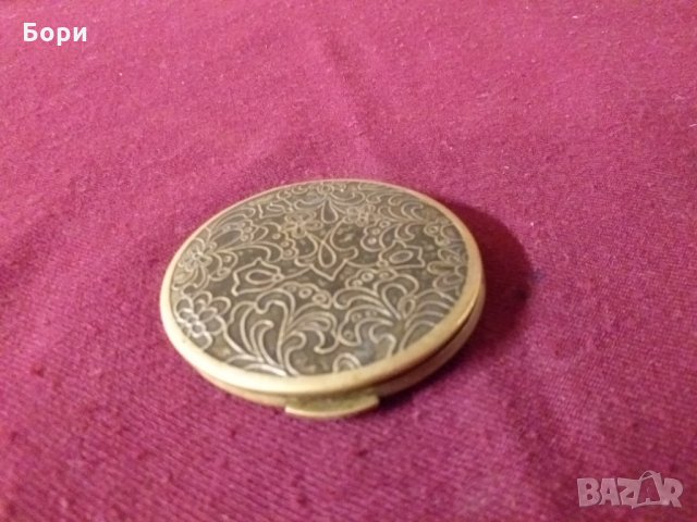 Стара пудриера с огледало