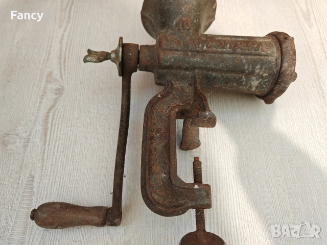 Стара машинка за мелене на месо Метал, снимка 5 - Антикварни и старинни предмети - 53120002