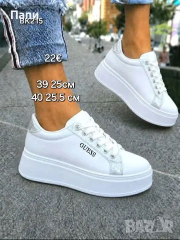 Дамски маратонки Guess в бяло 
