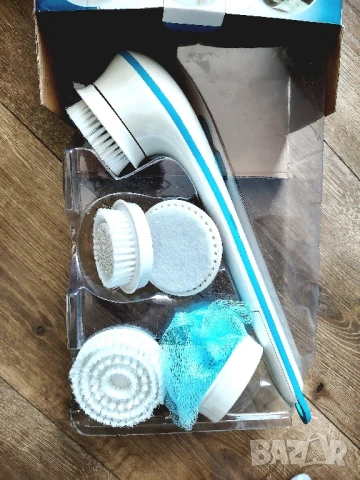 Spin SPA въртяща се масажна четка с 5 приставки на батерии, снимка 2 - Друга електроника - 51079373