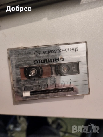 Касетофон диктофон Grundig, снимка 2 - Радиокасетофони, транзистори - 53757812