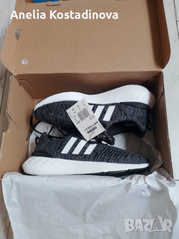 Маратонки Adidas, снимка 2 - Маратонки - 53807378