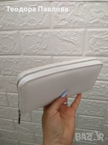 Дамско портмоне Carpisa, снимка 2 - Портфейли, портмонета - 49975551