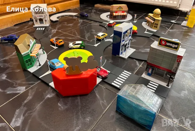 Street Bburago City пълен комплект сгради и коли с добавени две кръгови , снимка 6 - Коли, камиони, мотори, писти - 48177102