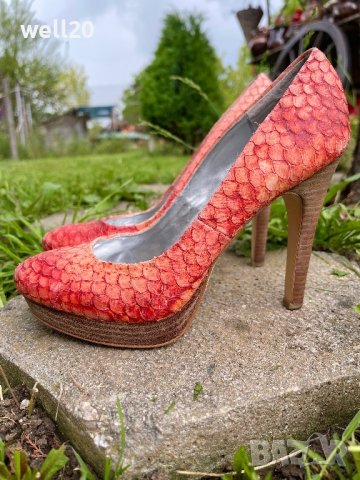 Обувки на висок ток Calvin Klein, снимка 1 - Дамски обувки на ток - 41166372