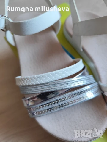 Сандали за момиче, снимка 4 - Детски сандали и чехли - 45158443