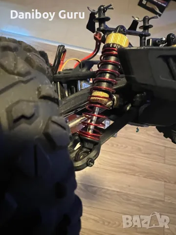 Hosim X 08 безчетков RC Cars 1:10 Високоскоростен 68+KM автомобил с дистанционно X-08 4WD Off Road, снимка 10 - Коли, камиони, мотори, писти - 50036980