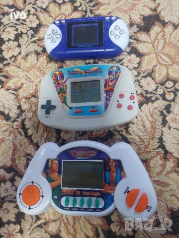 3 броя електронни игри 