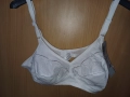 Triumph бял сутиен 90 А нов, снимка 1