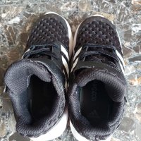 Маратонки Adidas 26, снимка 3 - Детски маратонки - 41467589