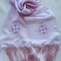 Уникален ръчно бродиран копринен шал с автентичен български мотив, снимка 4 - Шалове - 44761444