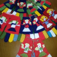 Ръчно плетени сувенирни вълнени детски ръкавички, снимка 3 - Шапки, шалове и ръкавици - 34229572