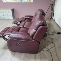 Кожен диван тройка цвят бордо с електрически релаксиращ механизъм, снимка 8 - Дивани и мека мебел - 42486554