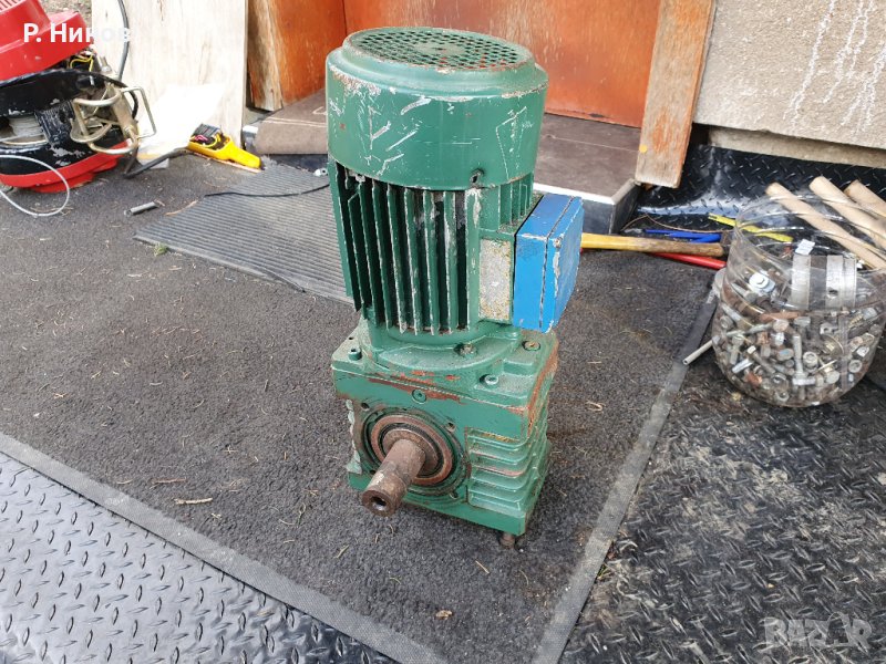 мотор редуктор  2.2 кW  60 оборота червячен, снимка 1