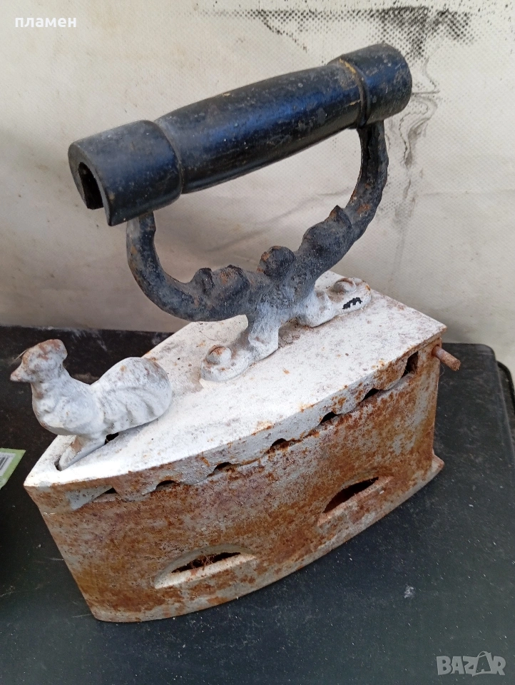 Продавам стари ютии използвани за гладене ,нямат счупено,два броя., снимка 1