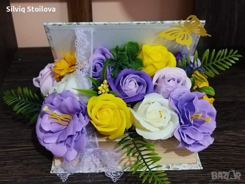 "Кутия книга" със сапунени цветя подходящ подарък за всеки повод, снимка 1