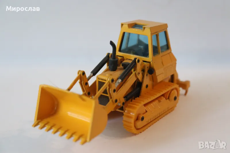 Joal Miniaturas CATERPILLAR МОДЕЛ ФАДРОМА БАГЕР ТРАКТОР, снимка 1