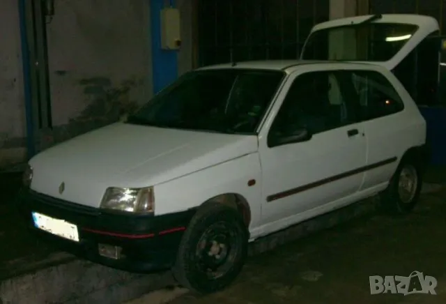 К-т Автомобил РЕНО Клио 1 RENAULT Clio I RT 1.1 1991 г. 2/3 врати Хечбек за Колекция и Части БАРТЕР, снимка 4 - Автомобили и джипове - 49802118