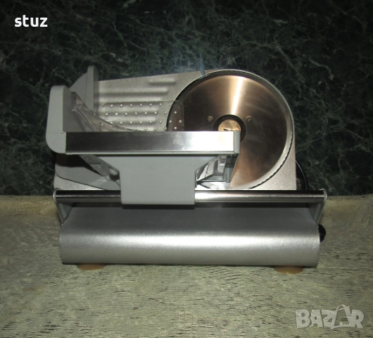 Електрическа машина за рязане на колбаси, хляб, сирена Clatronic, снимка 3 - Кухненски роботи - 52457824