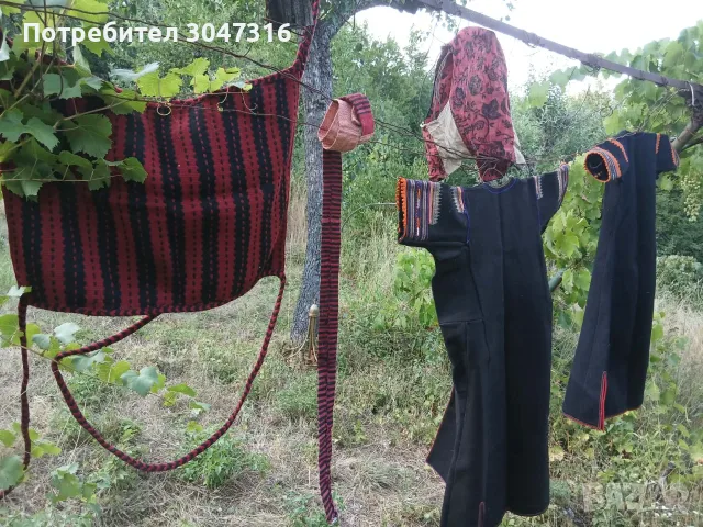 Автентични носии (Саи / Клашници) и рядка бебешка люлка (Цедилка) – Разлог/Пирин, 1890-1910 г., снимка 11 - Антикварни и старинни предмети - 56144164