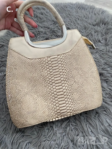 Дамска чанта, снимка 2 - Чанти - 53141164