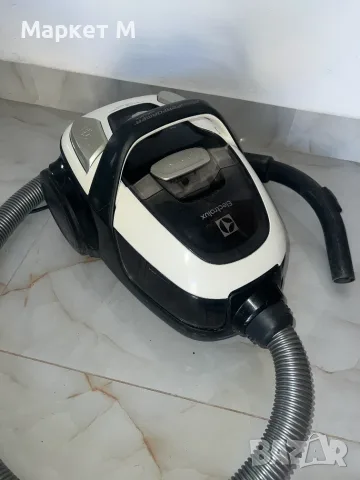 Прахосмукачка Electrolux Z9930EL – 800W, циклонна, без торба, снимка 3 - Прахосмукачки - 56121984