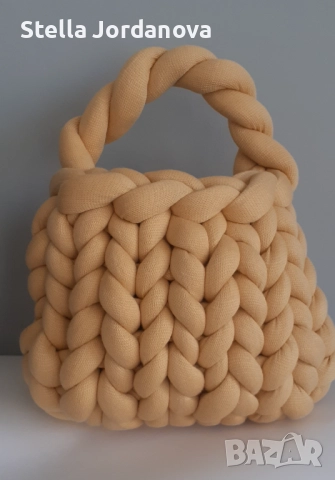 ✨ Ръчно изплетена чанта „Marshmallow“ ✨ Уникална, мека и пухкава — точно като името си , снимка 3 - Чанти - 52222206