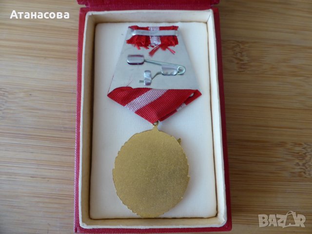 Орден "Червено знаме на труда", снимка 5 - Антикварни и старинни предмети - 42409427