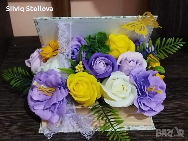 "Кутия книга" със сапунени цветя подходящ подарък за всеки повод