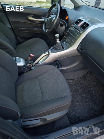 Toyota Auris , снимка 10 - Автомобили и джипове - 53815892