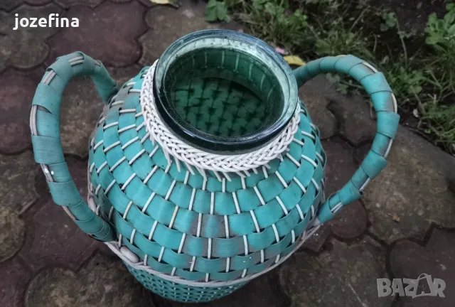 Стъклена дамаджана с оплетка пластмасова, снимка 2 - Бидони, бурета и бъчви - 50404140