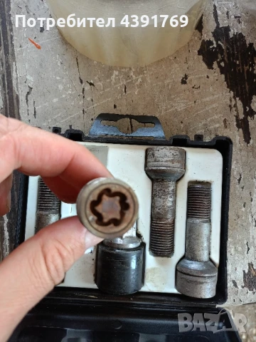 секретни болтове за Мерцедес , снимка 3 - Части - 51372877