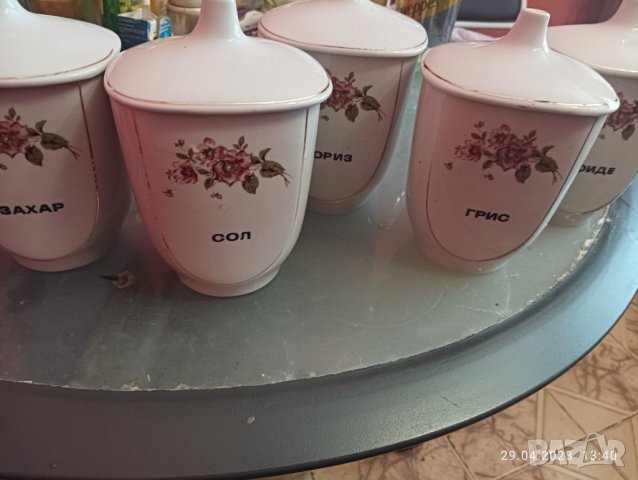 Порцеланови буркани за подправки