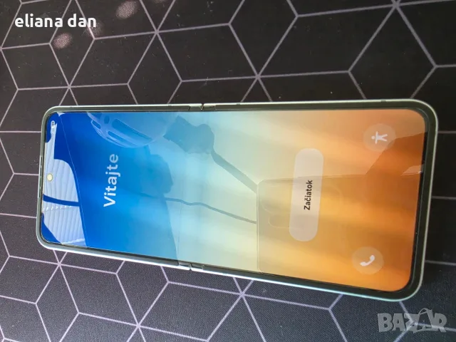 Продавам Samsung Z Flip 6, снимка 4 - Samsung - 56138978