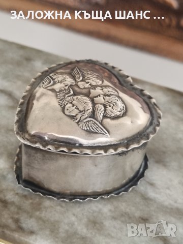 Антична английска сребърна кутия във формата на сърце - Ангелите На Рейнолд , снимка 4 - Антикварни и старинни предмети - 41414738
