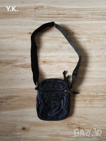 Оригинална мъжка чантичка Eastpak, снимка 3 - Чанти - 49344217