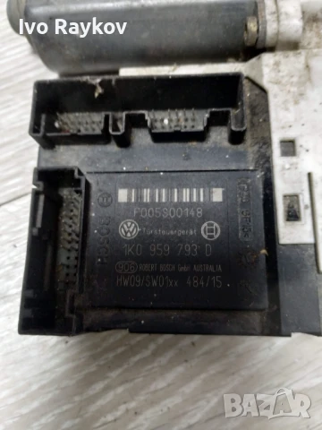 Преден Ляв Стъклоповдигач Vw Golf 5 , 1K0 959 793 D, снимка 2 - Части - 51006873