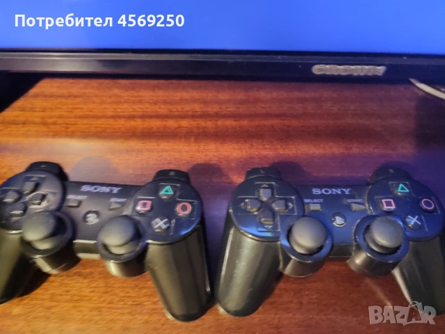 Play Station 3 1TB заедно с GTA 5, платен Playstation store и 2 безжични комтролера