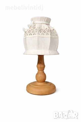 Настолна лампа с дървена основа и текстилен абажур