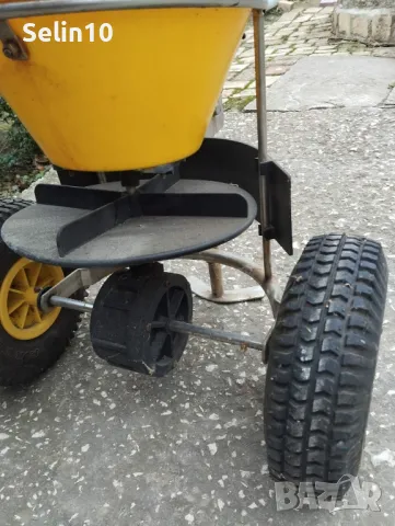 Разпръсквачка за сняг, луга, пясък и тор CHEMO - 490.00 лева