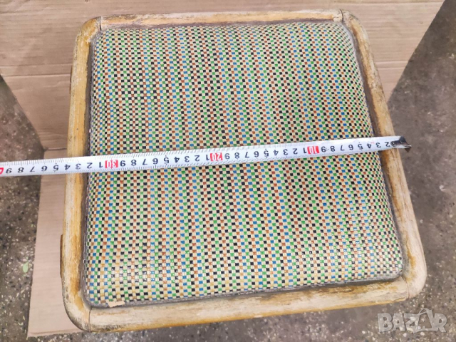 Продавам стара дървена табуретка, снимка 3 - Столове - 36412500