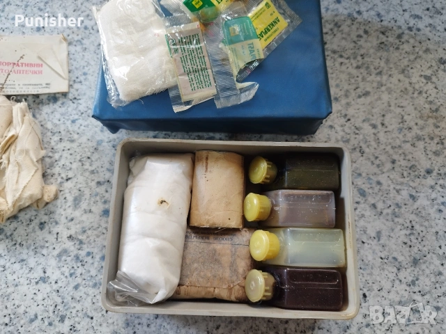 Авто аптечка от миналото, снимка 4 - Антикварни и старинни предмети - 53869440