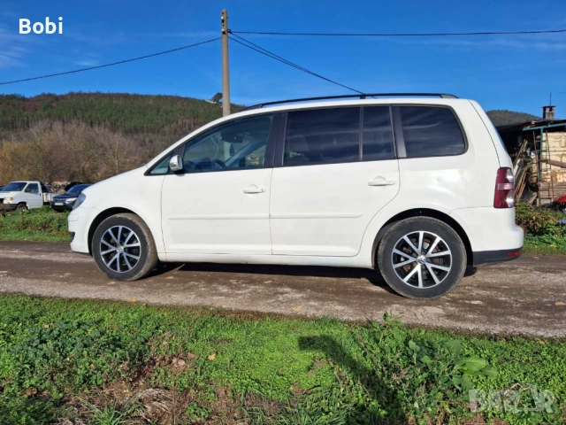 VW Touran 2.0TDI Automatic, снимка 7 - Автомобили и джипове - 49999025