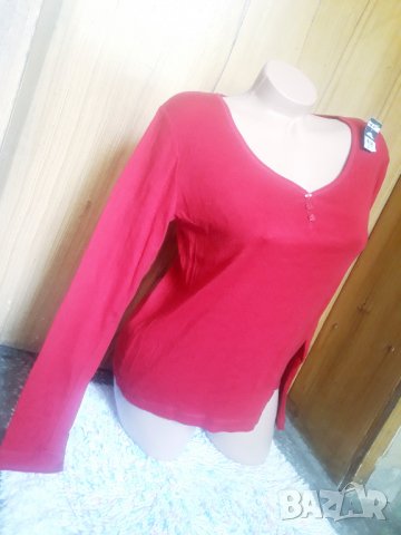 Нова Червена изчистена блуза с 3 копченца за декорация М, снимка 2 - Блузи с дълъг ръкав и пуловери - 34273660