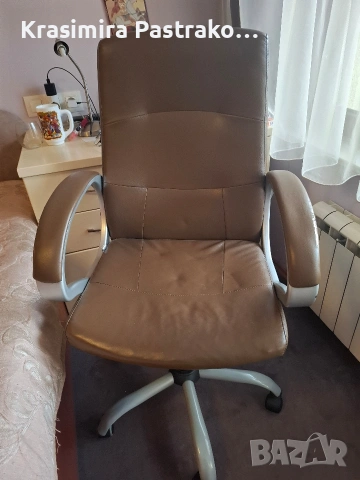 Кафяв офис стол